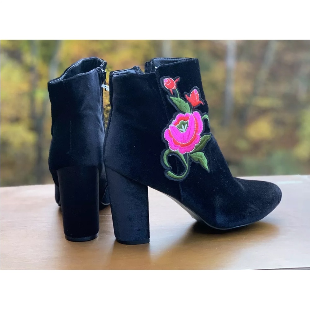 NEW!! Hot Kiss 💋Patchy Black Velvet Ankle Boots 4" Heels Various sizes.NWOB